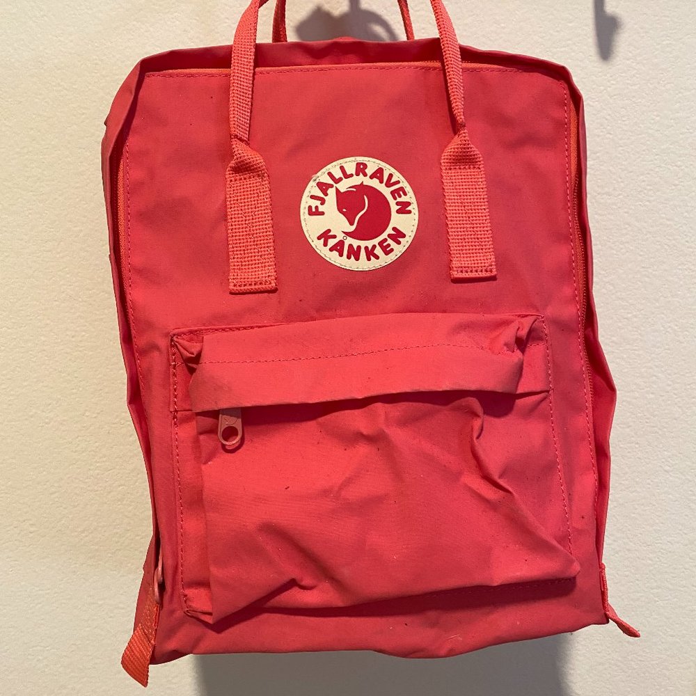 Fjallraven Kanken Backpack in Barbie Pink - Like New